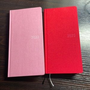 Hobonichi mega weeks 2022 only red available.  peach has been sold
